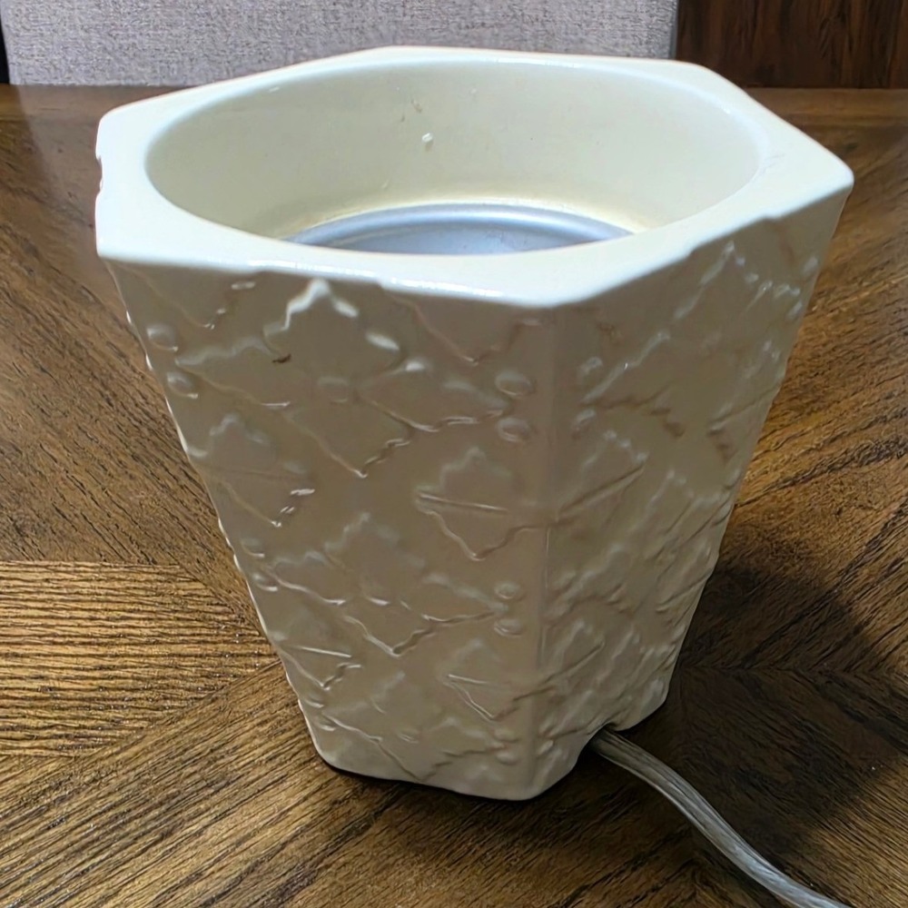 Yankee Candle Electric Wax Warmer SPW-15 Cream Ceramic Embossed Lattice Floral